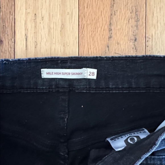 Levi’s | Mile High Super Skinny Ankle | Black | Fringe | size 28 - Picture 2 of 6